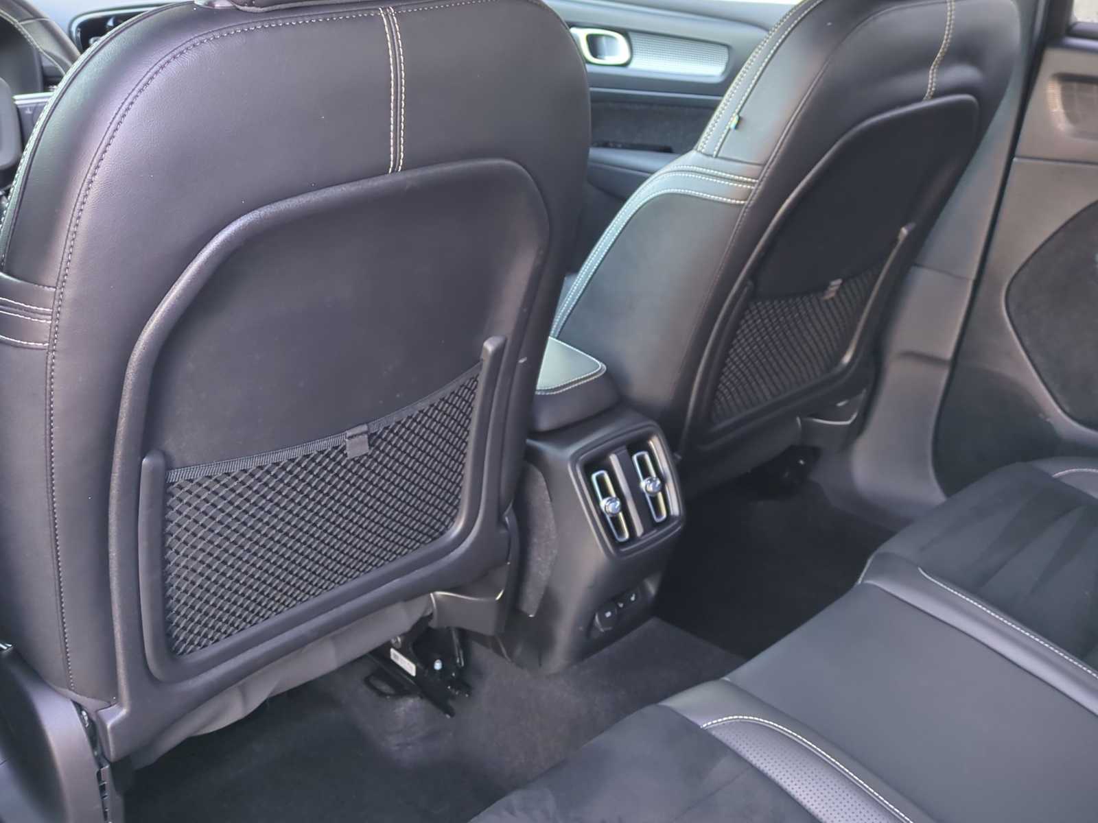 Thumbnail: 2021 Volvo XC40 - 18