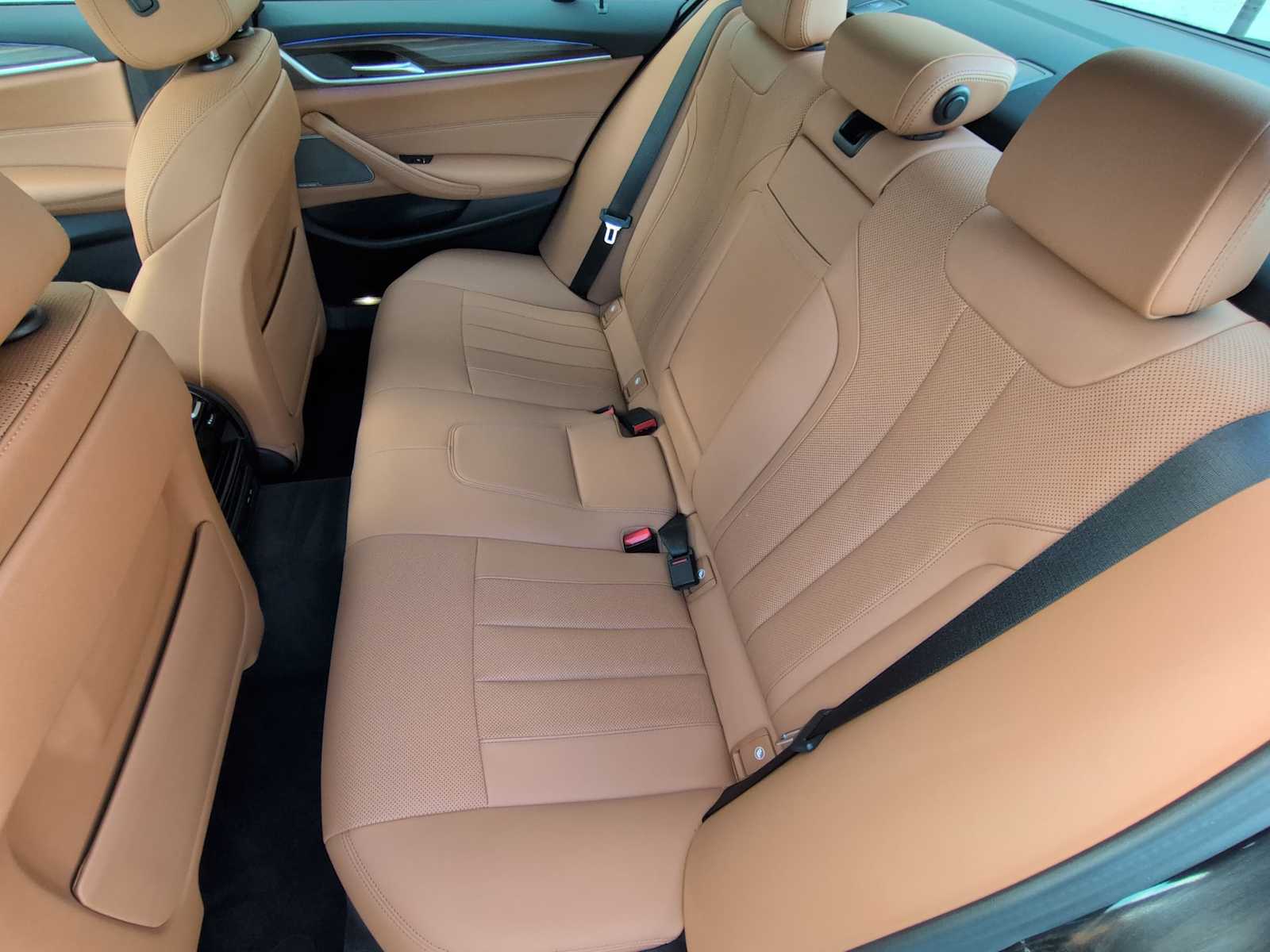 Thumbnail: 2023 BMW 5 Series - 21