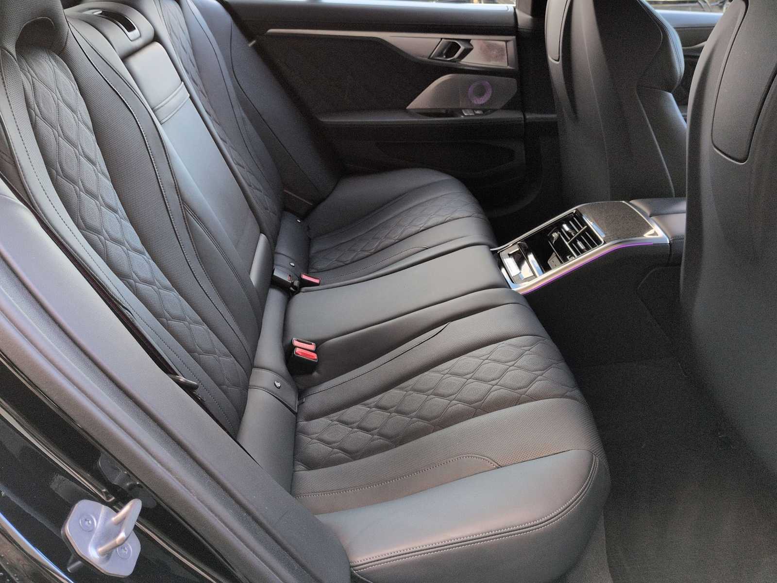 Thumbnail: 2023 BMW M8 - 21