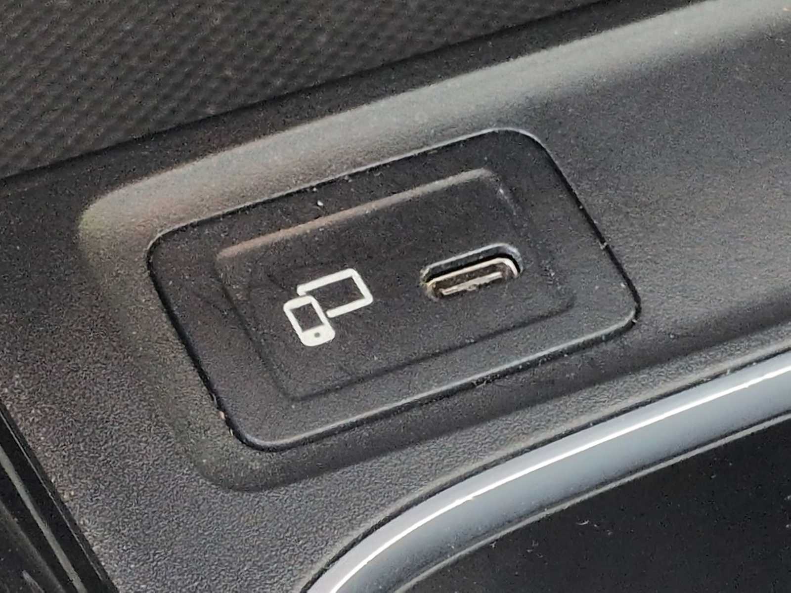 Thumbnail: 2020 Mercedes-Benz GLB - 32