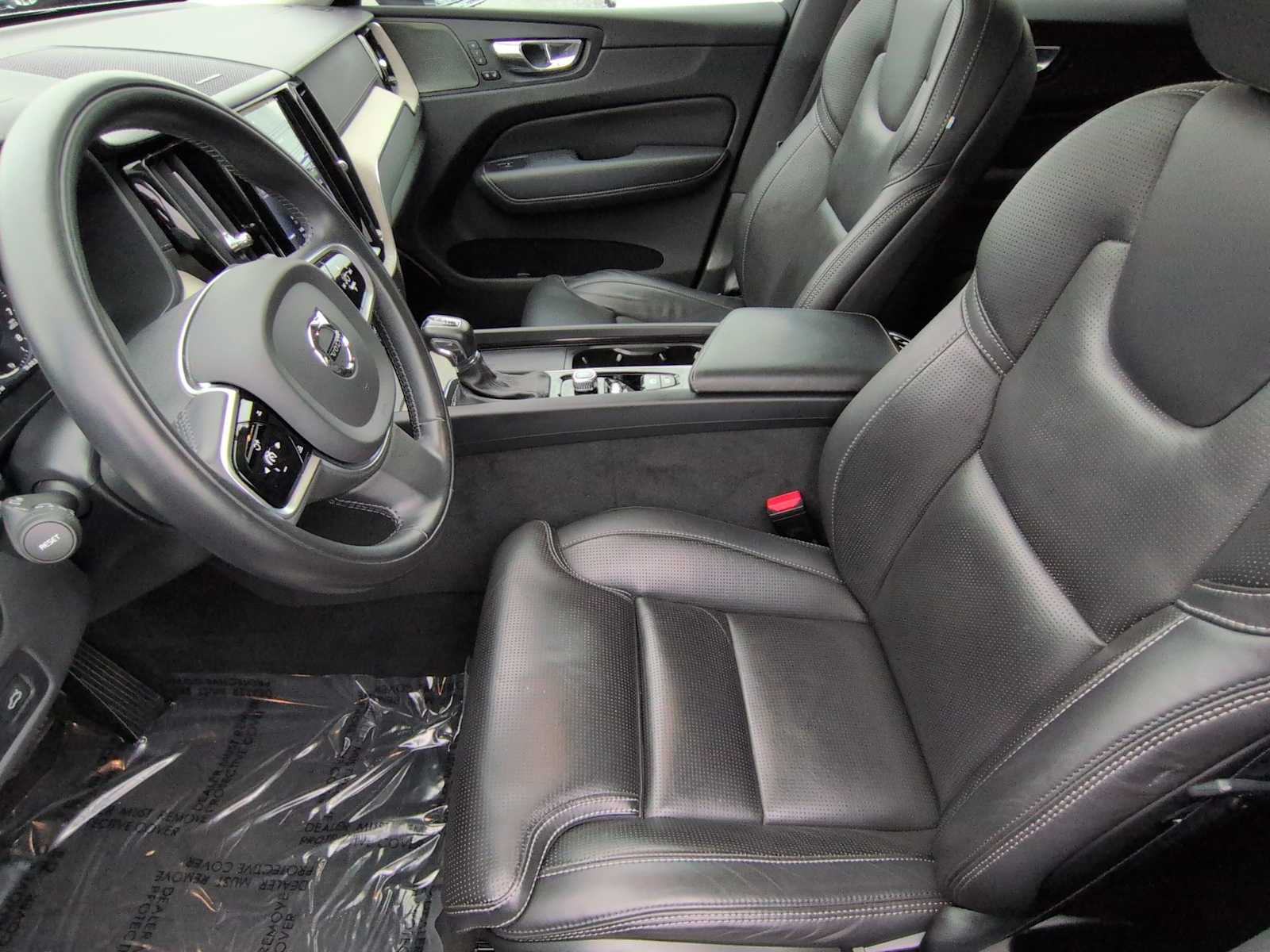 Thumbnail: 2021 Volvo XC60 - 10