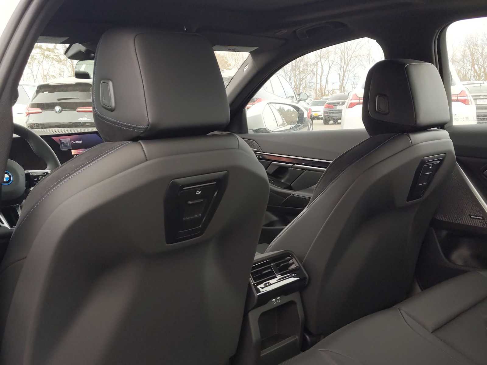 Thumbnail: 2025 BMW i5 - 18