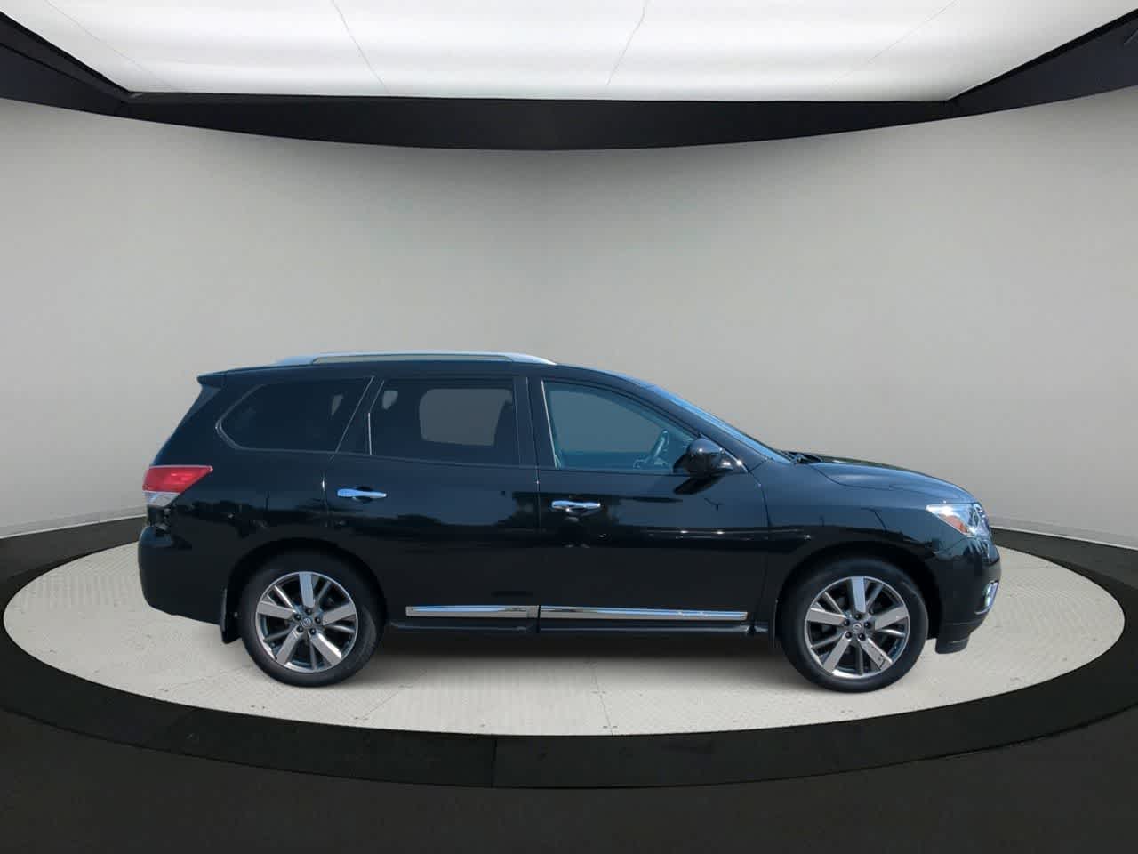 Thumbnail: 2016 Nissan Pathfinder - 9