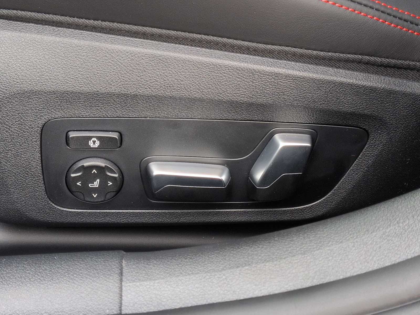 Thumbnail: 2026 BMW 8 Series - 18