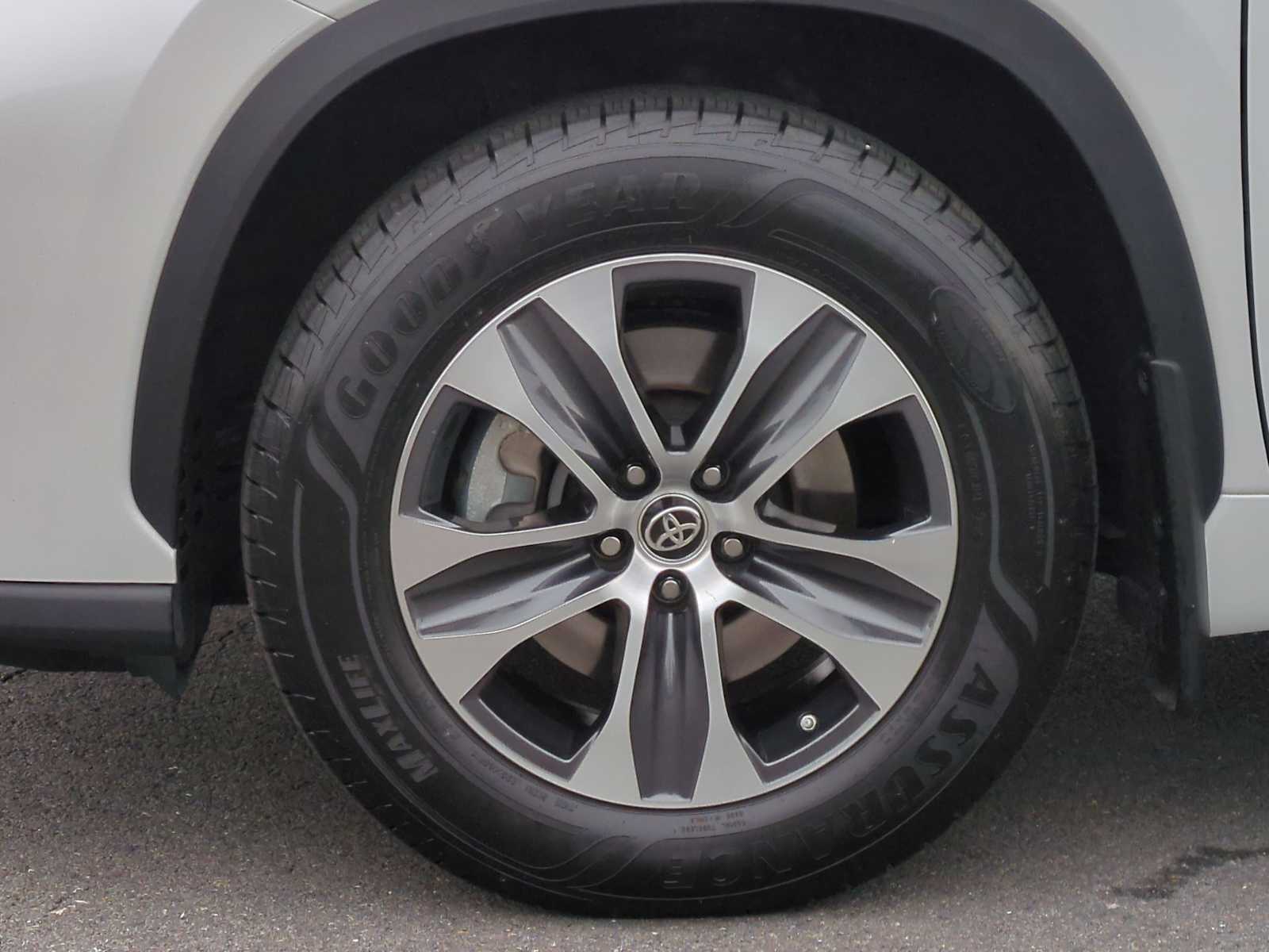 Thumbnail: 2022 Toyota Highlander - 14