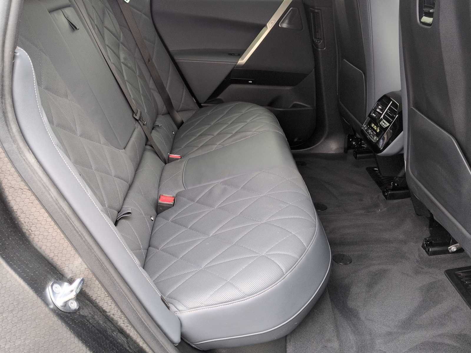 Thumbnail: 2023 BMW iX - 21