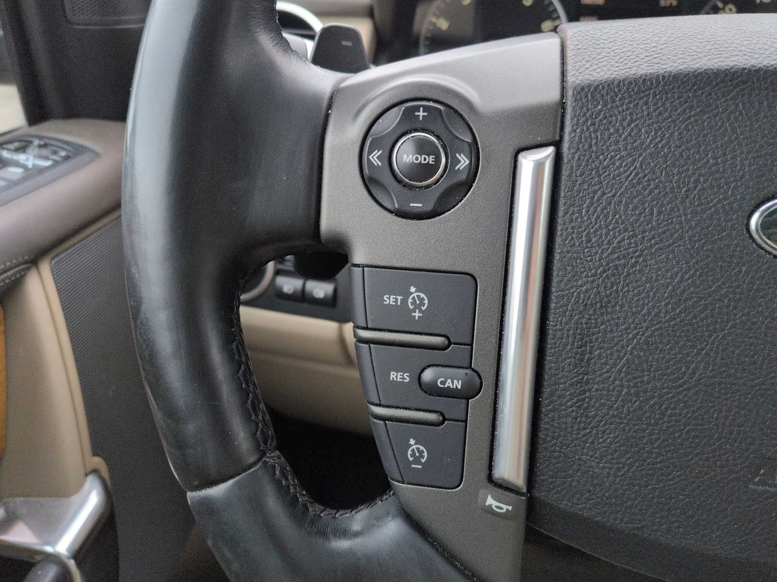 Thumbnail: 2014 Land Rover LR4 - 26