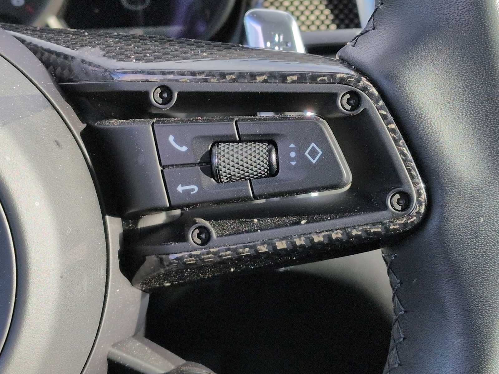 Thumbnail: 2023 Porsche Macan - 16