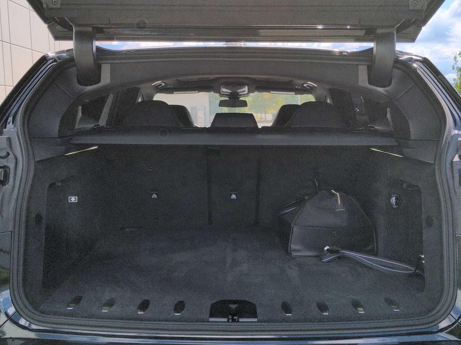 Thumbnail: 2026 BMW XM - 35