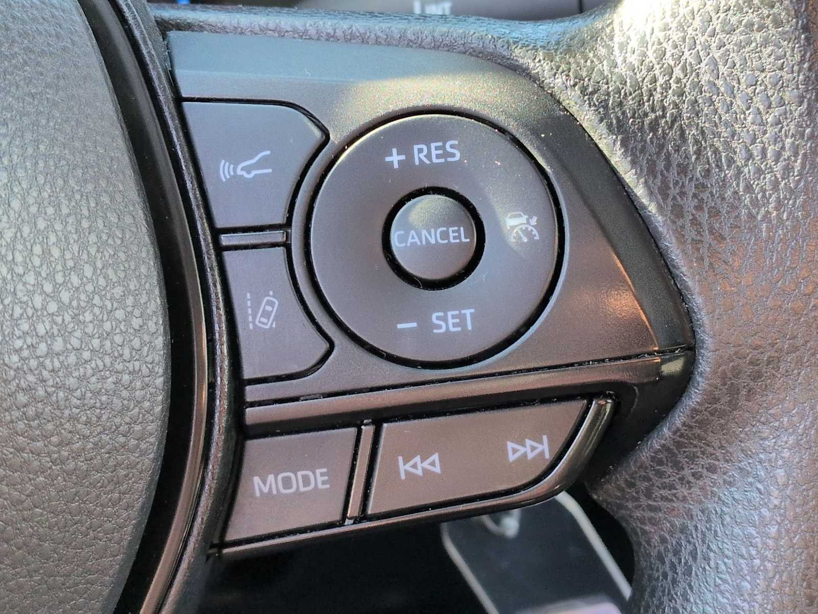 Thumbnail: 2021 Toyota RAV4 - 24