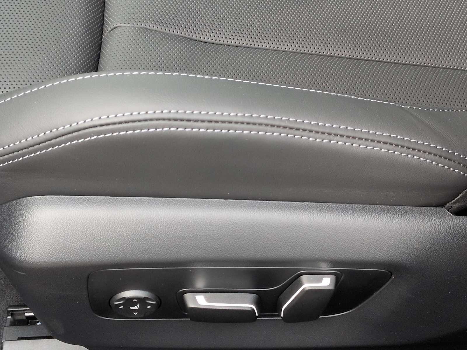 Thumbnail: 2026 BMW M5 - 18