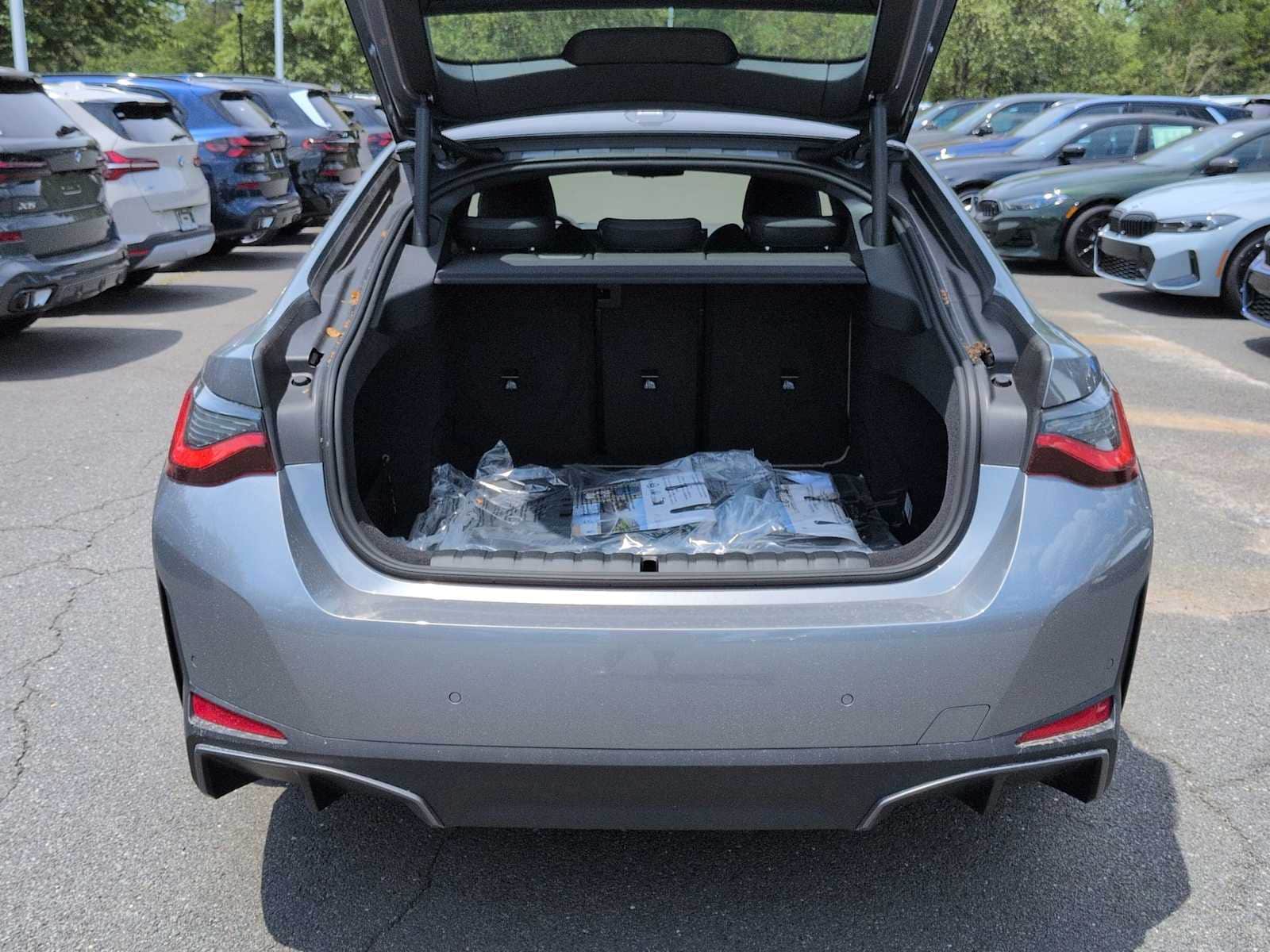 Thumbnail: 2026 BMW i4 - 36