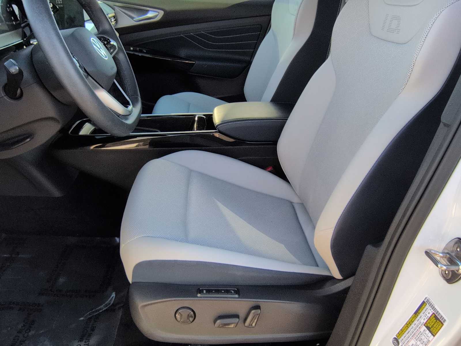 Thumbnail: 2024 Volkswagen ID.4 - 16