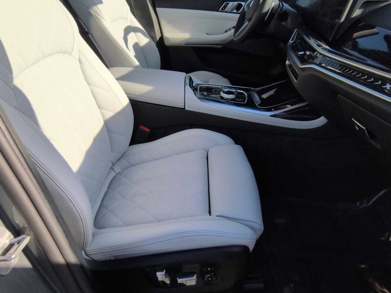 Thumbnail: 2025 BMW X7 - 24