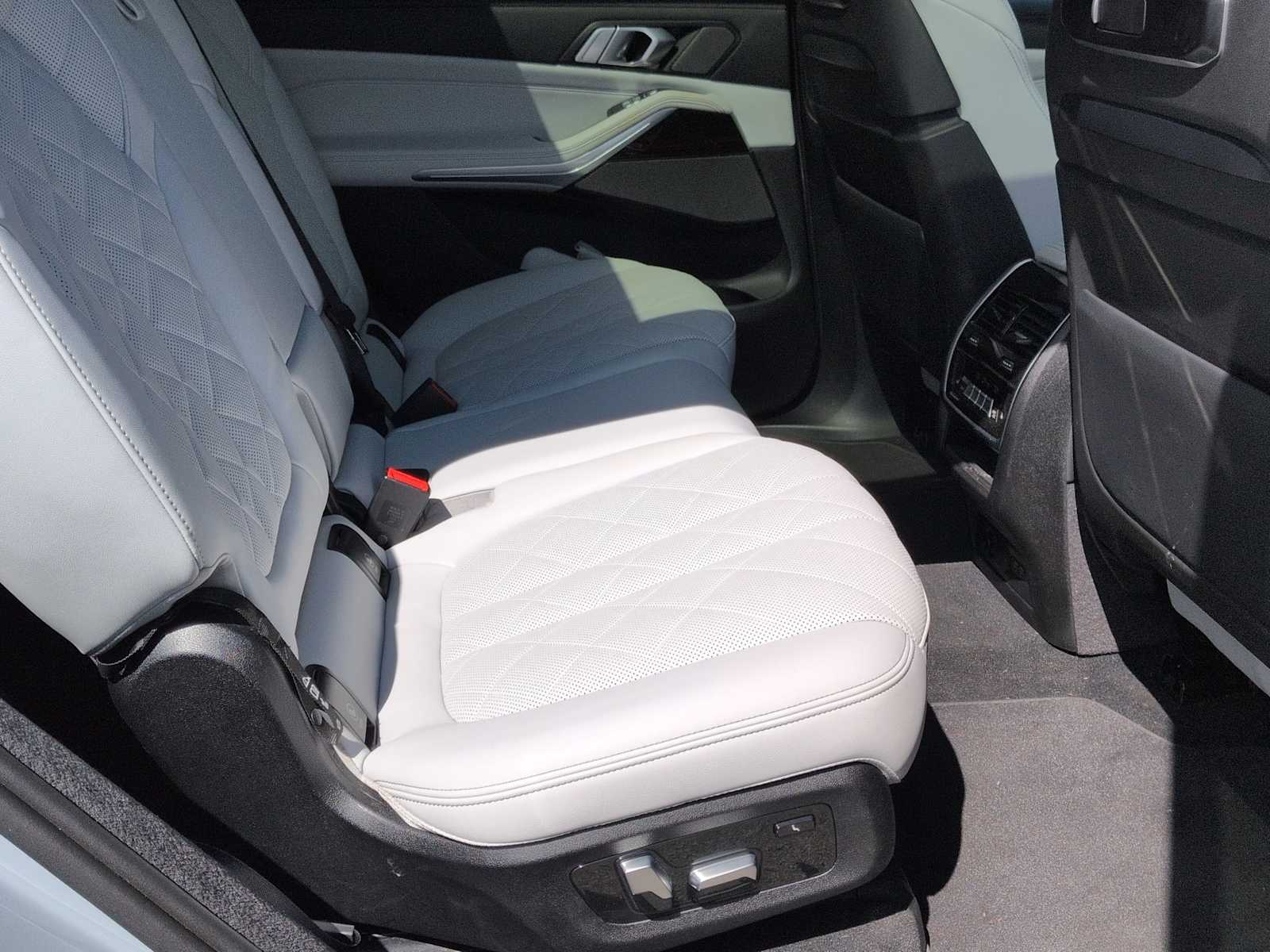 Thumbnail: 2025 BMW X7 - 21