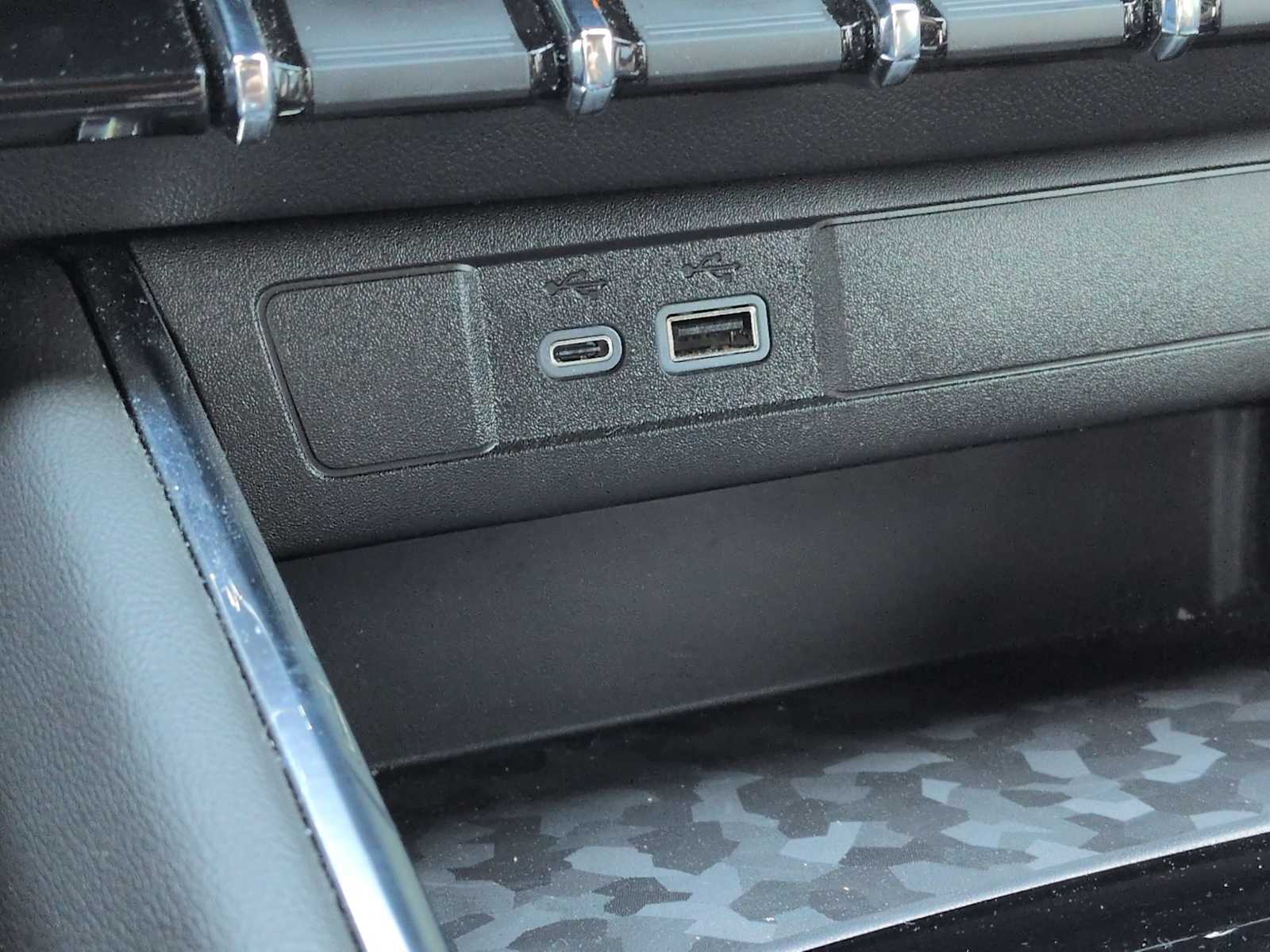 Thumbnail: 2024 GMC Canyon - 32