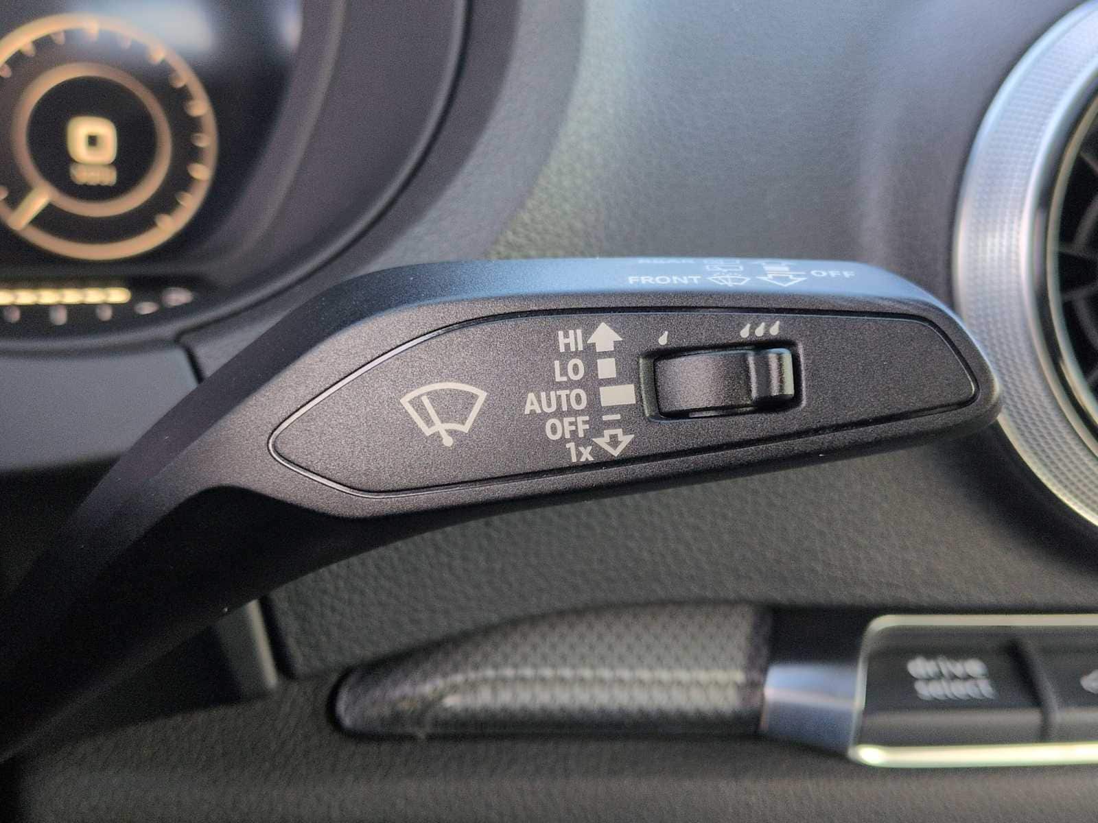 Thumbnail: 2017 Audi A3 e-tron - 28