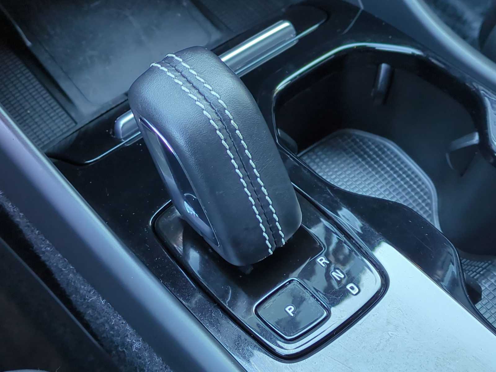 Thumbnail: 2021 Volvo XC40 - 32