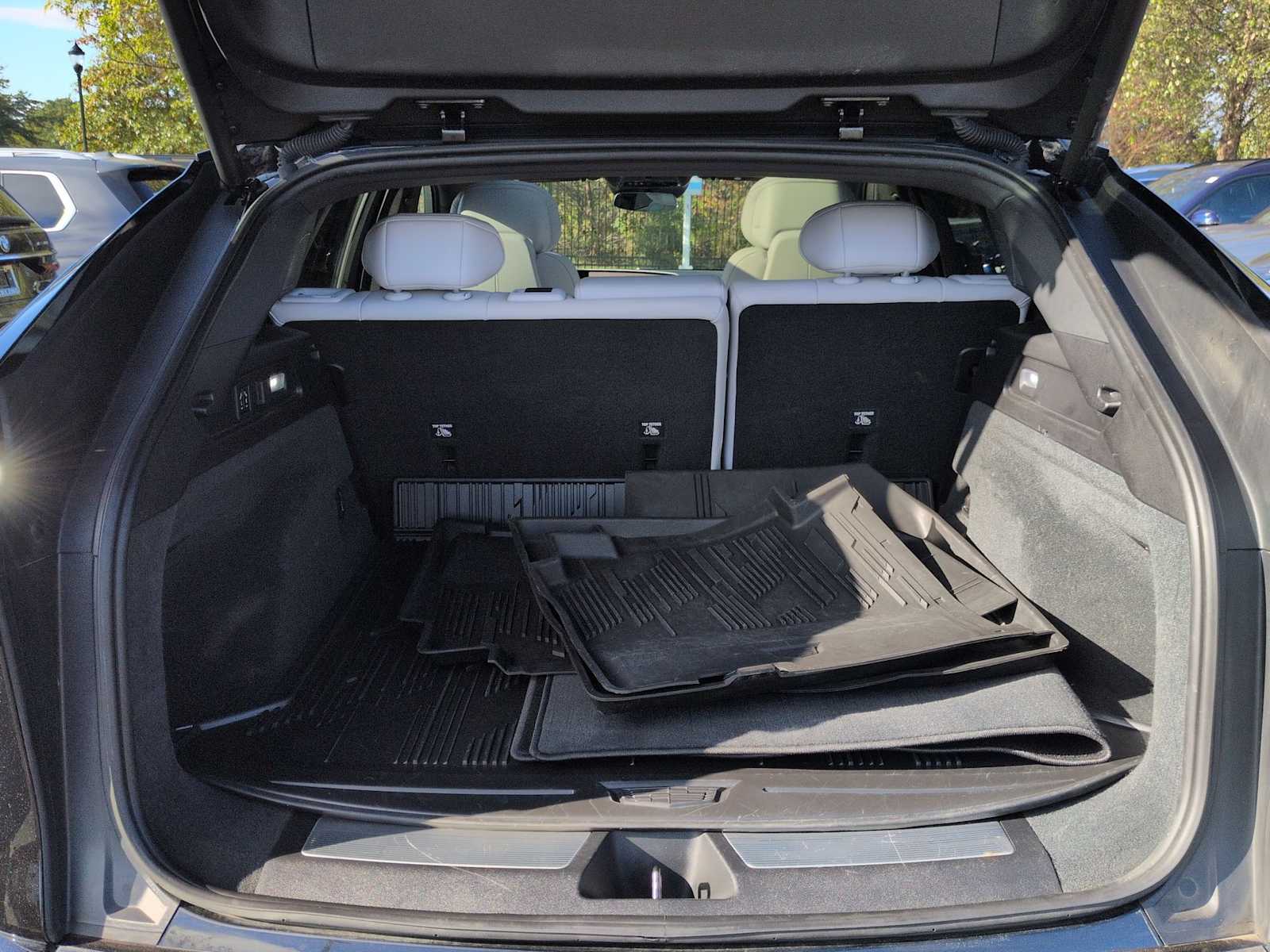 Thumbnail: 2024 Cadillac Lyriq - 37