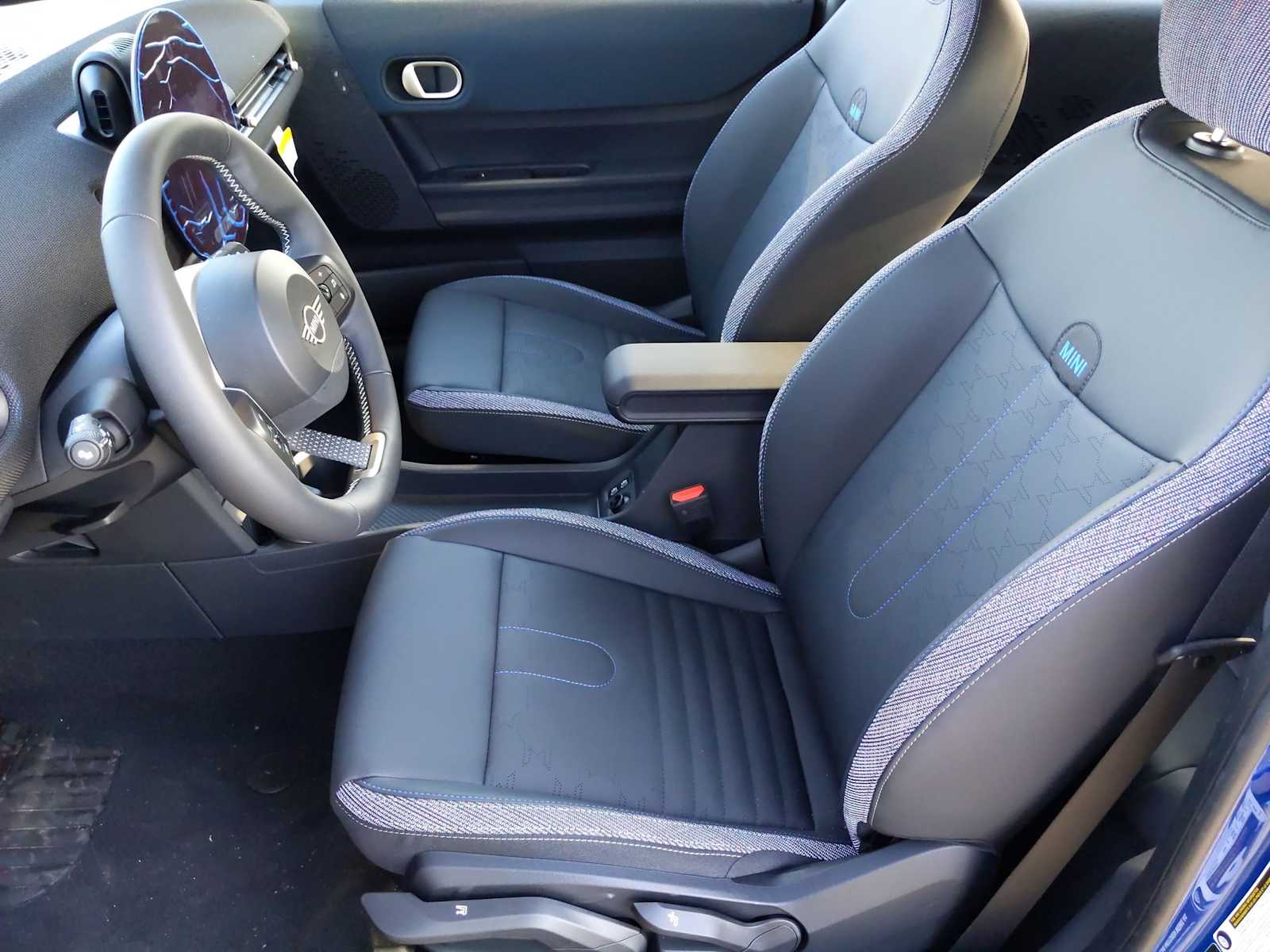 Thumbnail: 2025 MINI Cooper Hardtop - 16