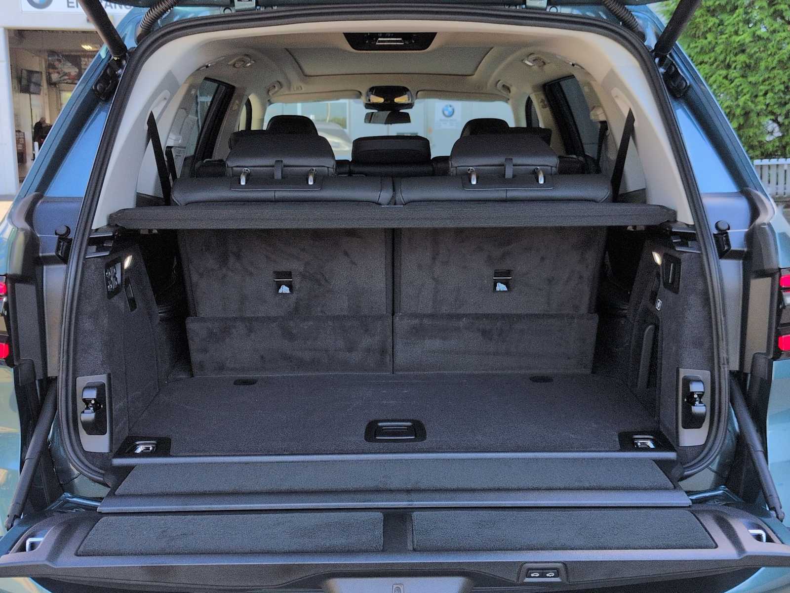 Thumbnail: 2026 BMW X7 - 37