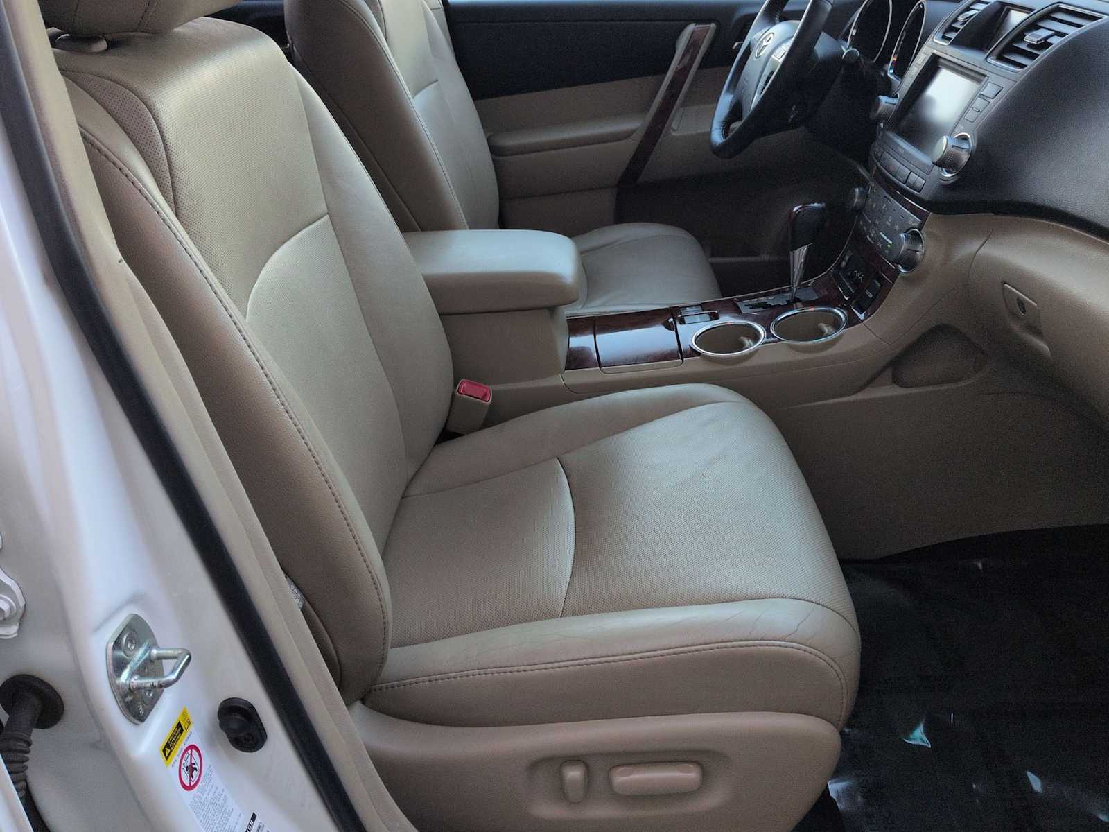 Thumbnail: 2011 Toyota Highlander - 24