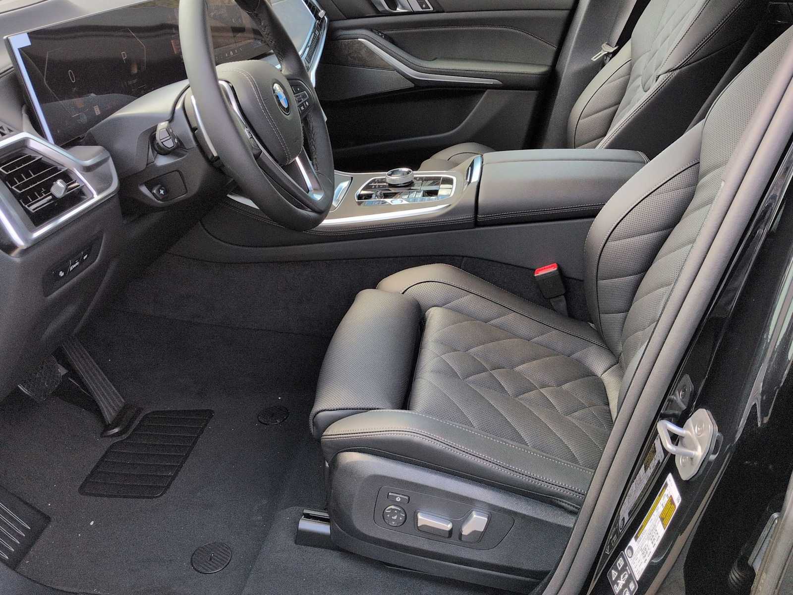 Thumbnail: 2026 BMW X5 - 17