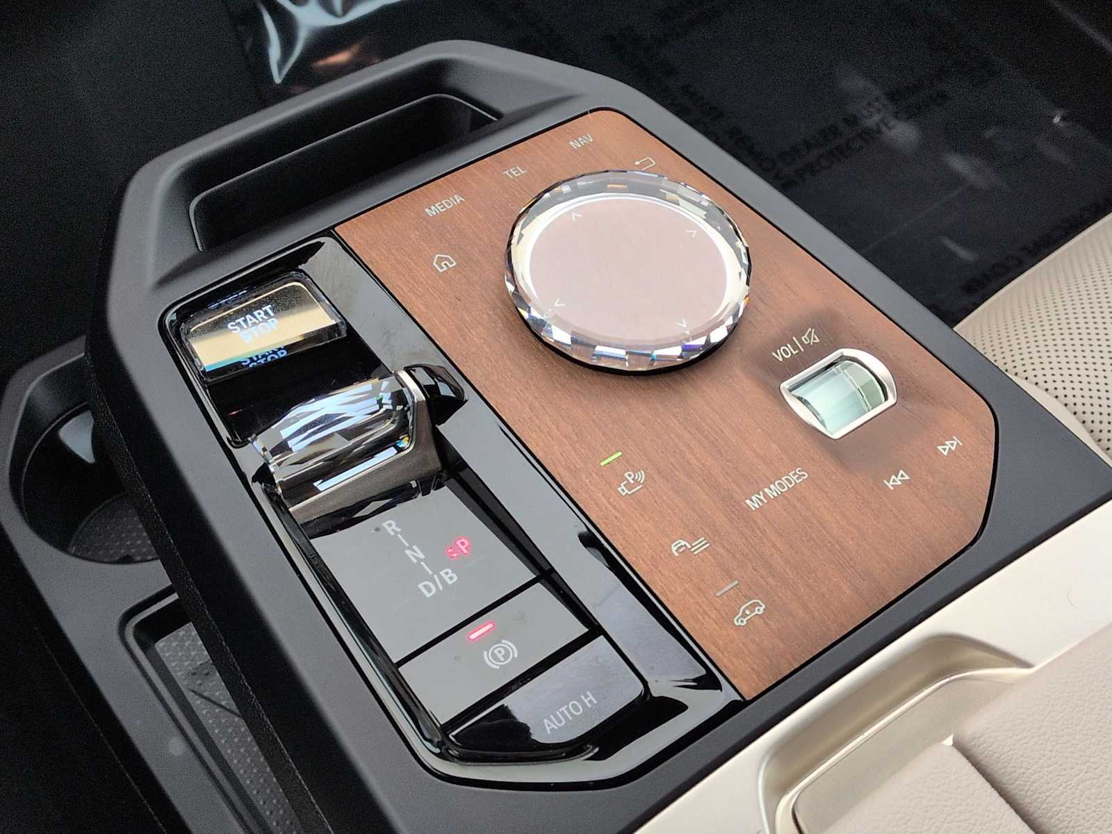 Thumbnail: 2023 BMW iX - 31