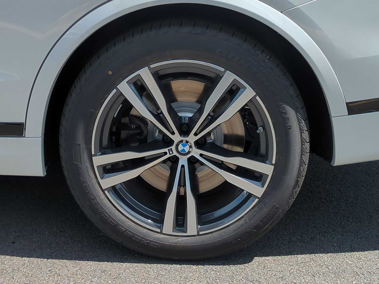 Thumbnail: 2026 BMW X7 - 14