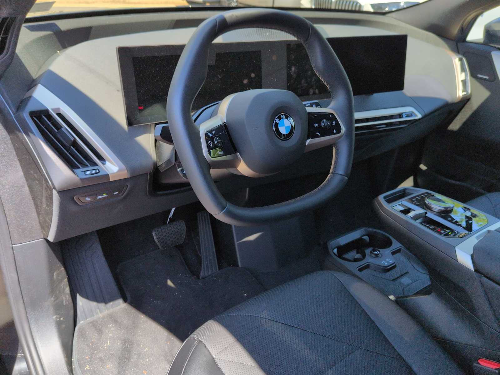 Thumbnail: 2026 BMW iX - 10