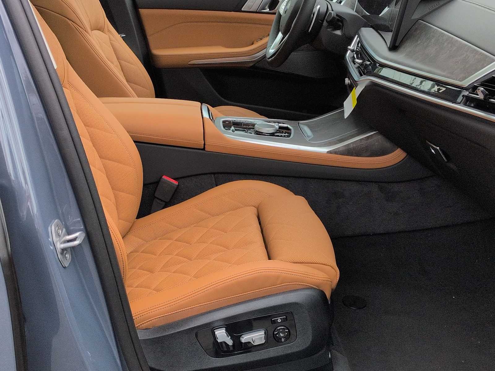 Thumbnail: 2027 BMW X7 - 24