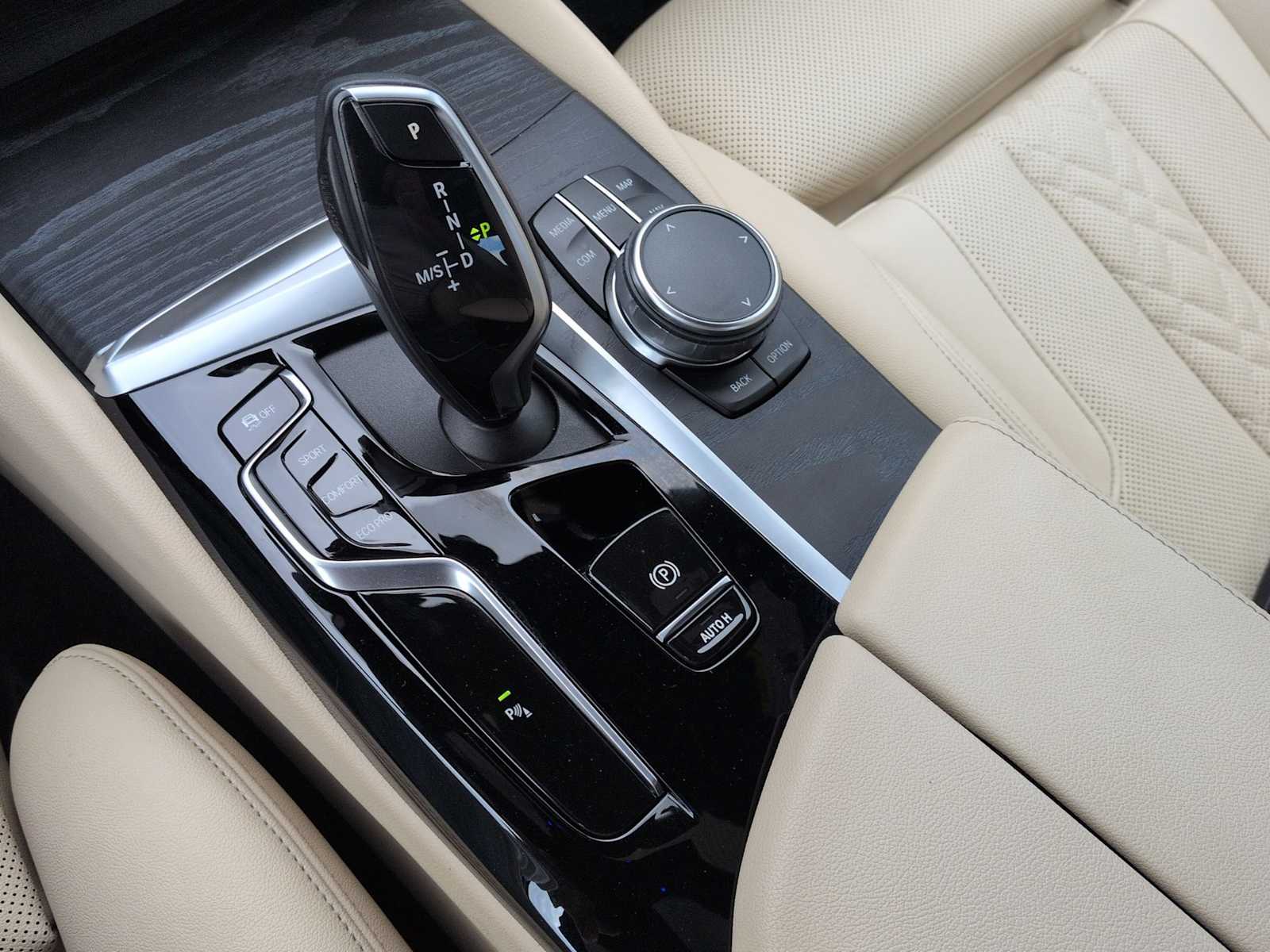 Thumbnail: 2023 BMW 5 Series - 34