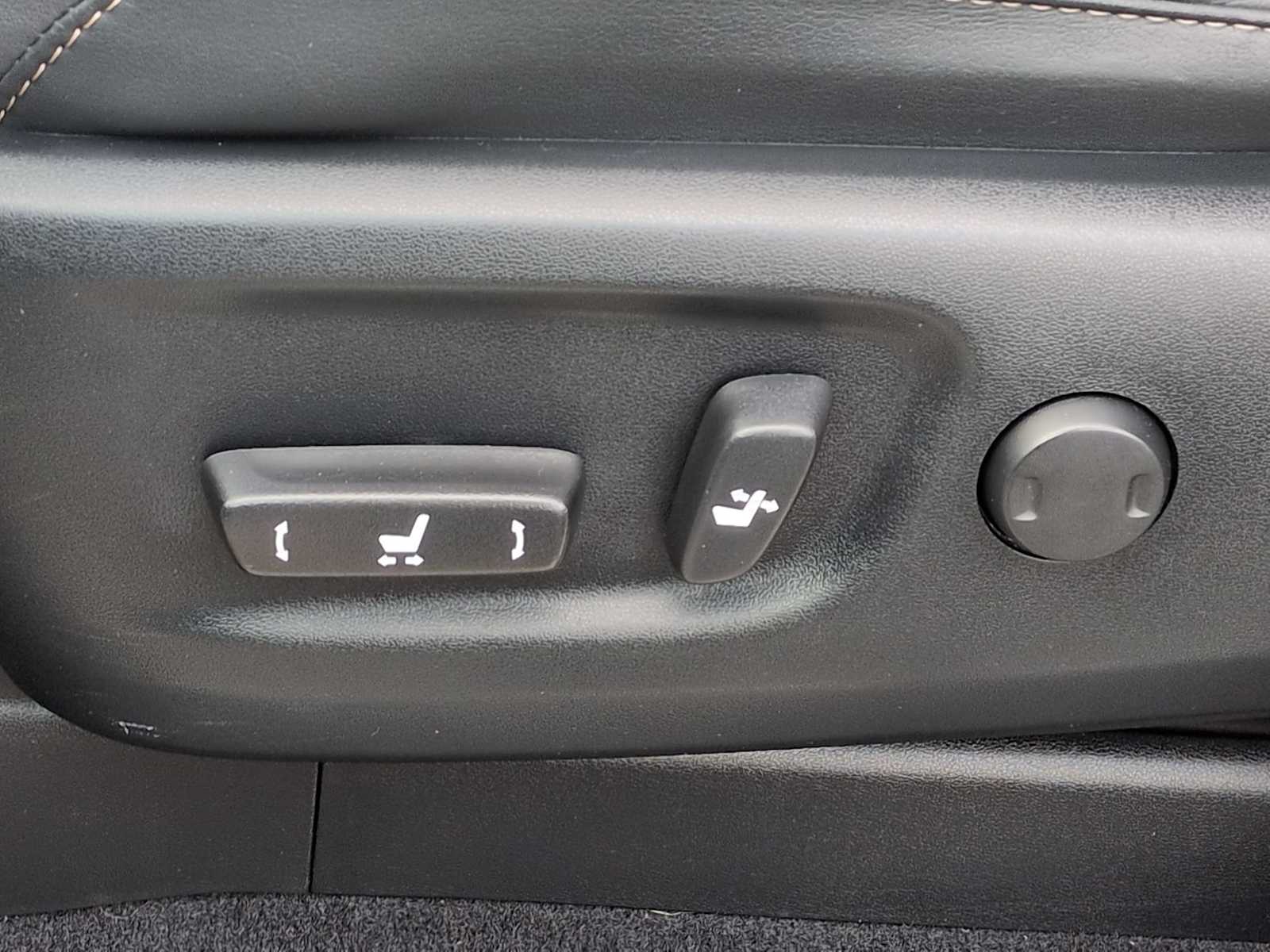 Thumbnail: 2023 Lexus GX - 18