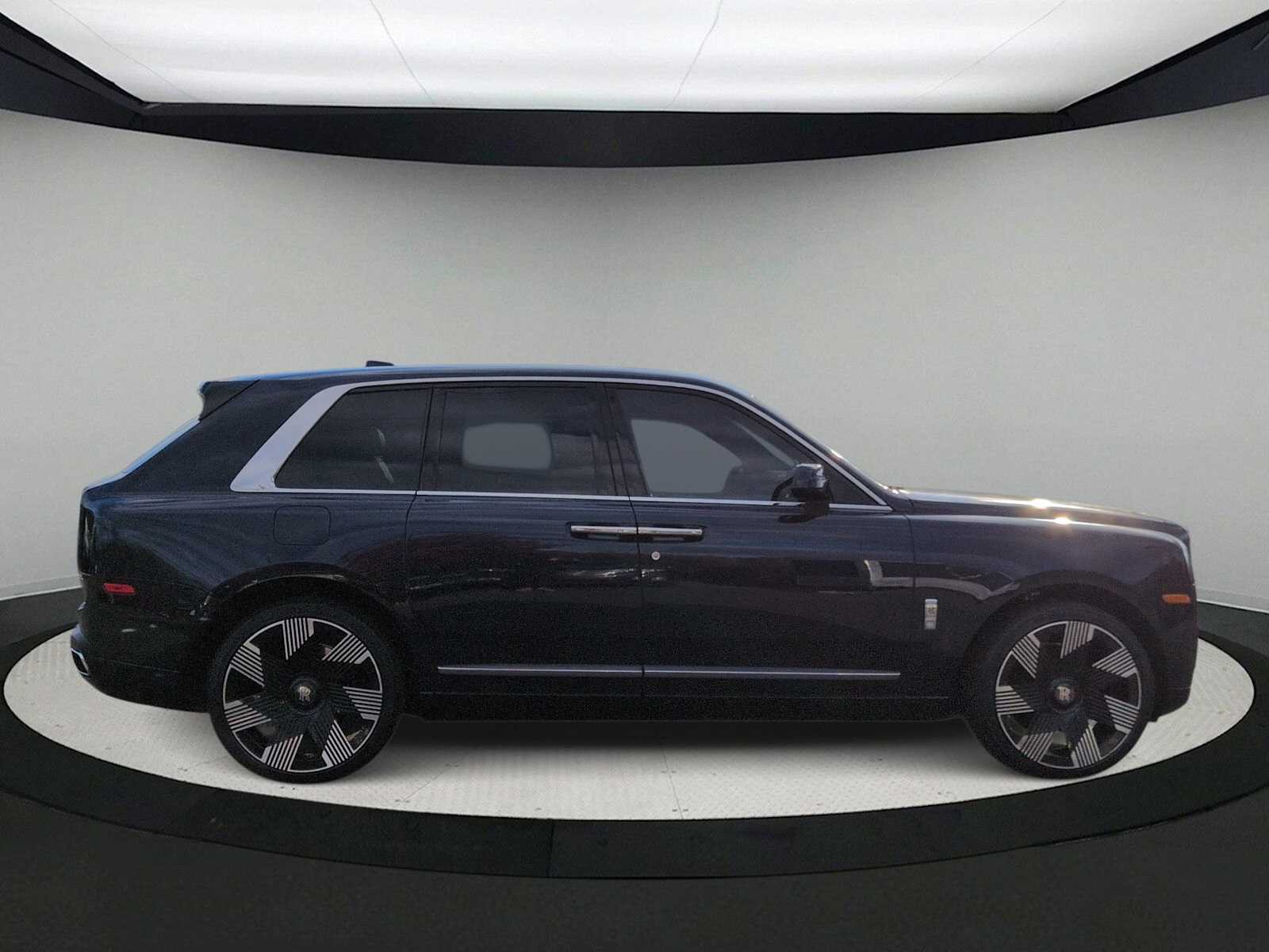 Thumbnail: 2022 Rolls-Royce Cullinan - 8
