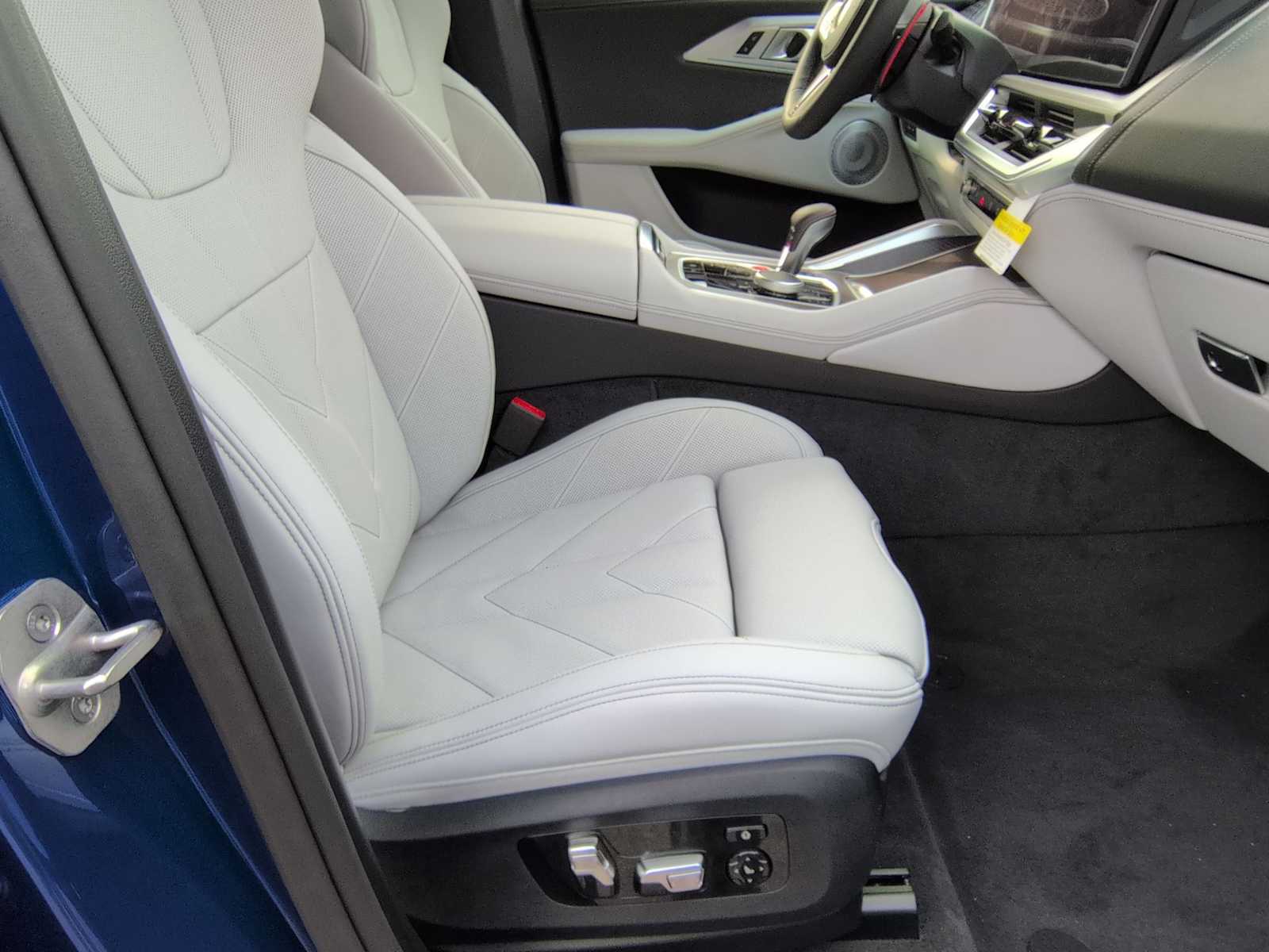 Thumbnail: 2026 BMW XM - 22