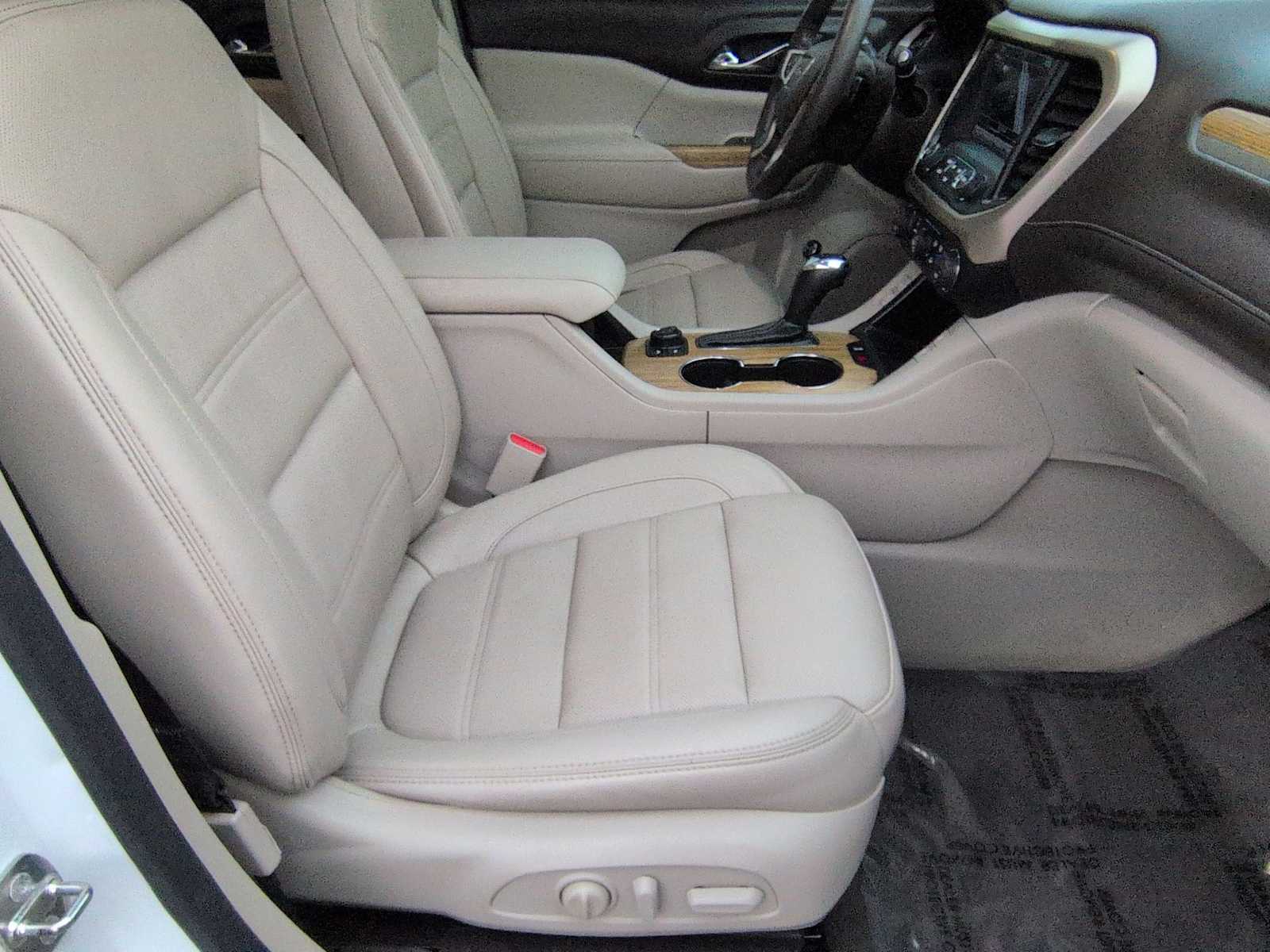 Thumbnail: 2017 GMC Acadia - 24