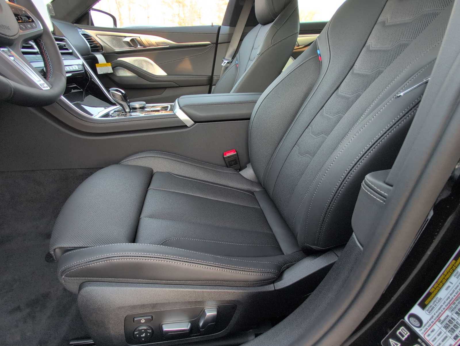 Thumbnail: 2026 BMW 8 Series - 17