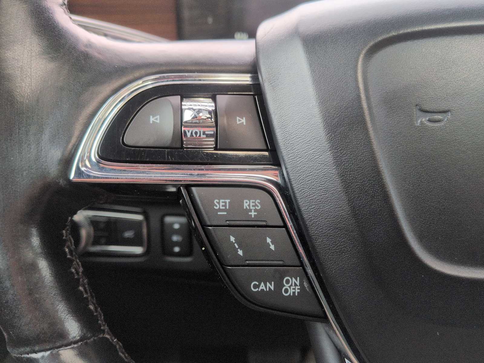 Thumbnail: 2020 Lincoln Navigator L - 25