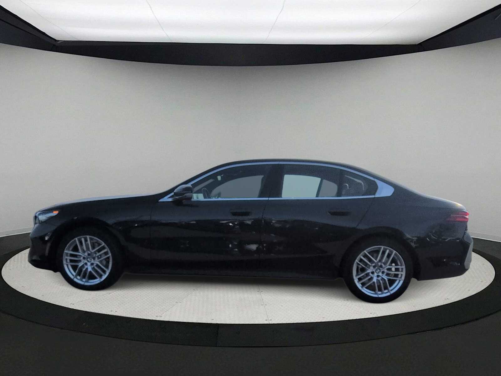 Thumbnail: 2025 BMW 5 Series - 5
