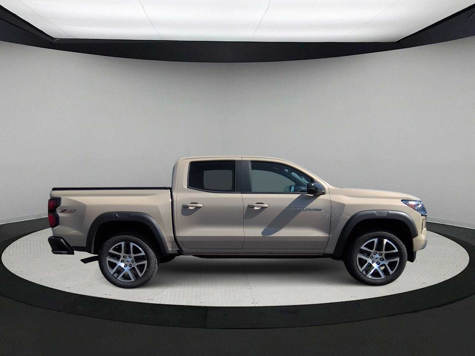Thumbnail: 2023 Chevrolet Colorado - 9