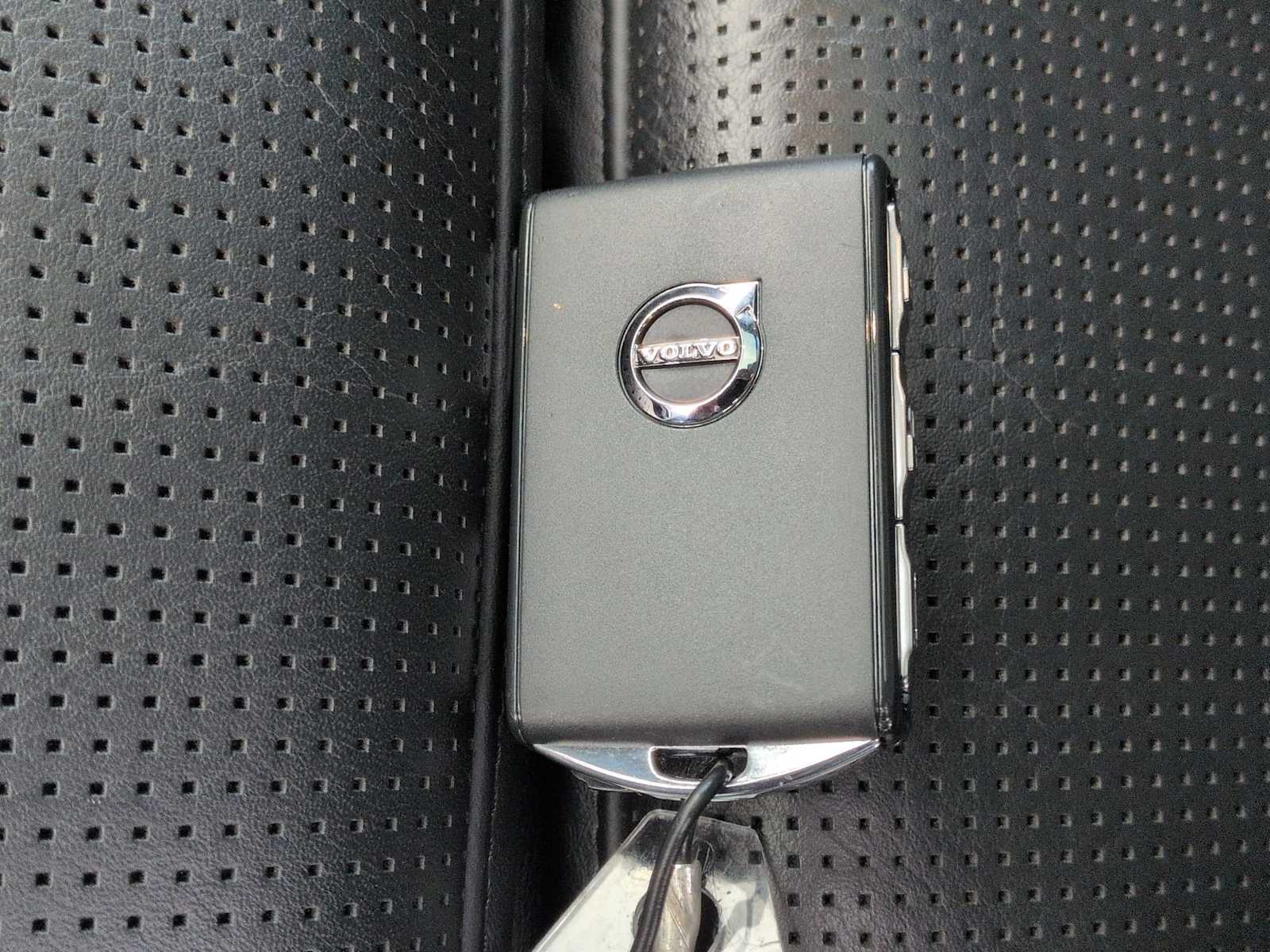 Thumbnail: 2022 Volvo XC90 - 36