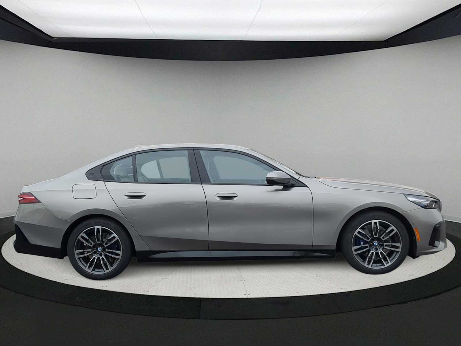 Thumbnail: 2026 BMW 5 Series - 8