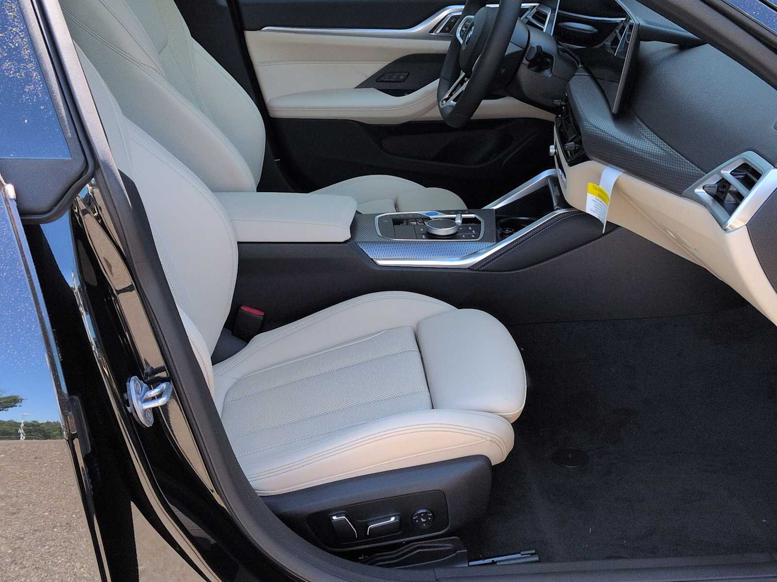 Thumbnail: 2026 BMW i4 - 24