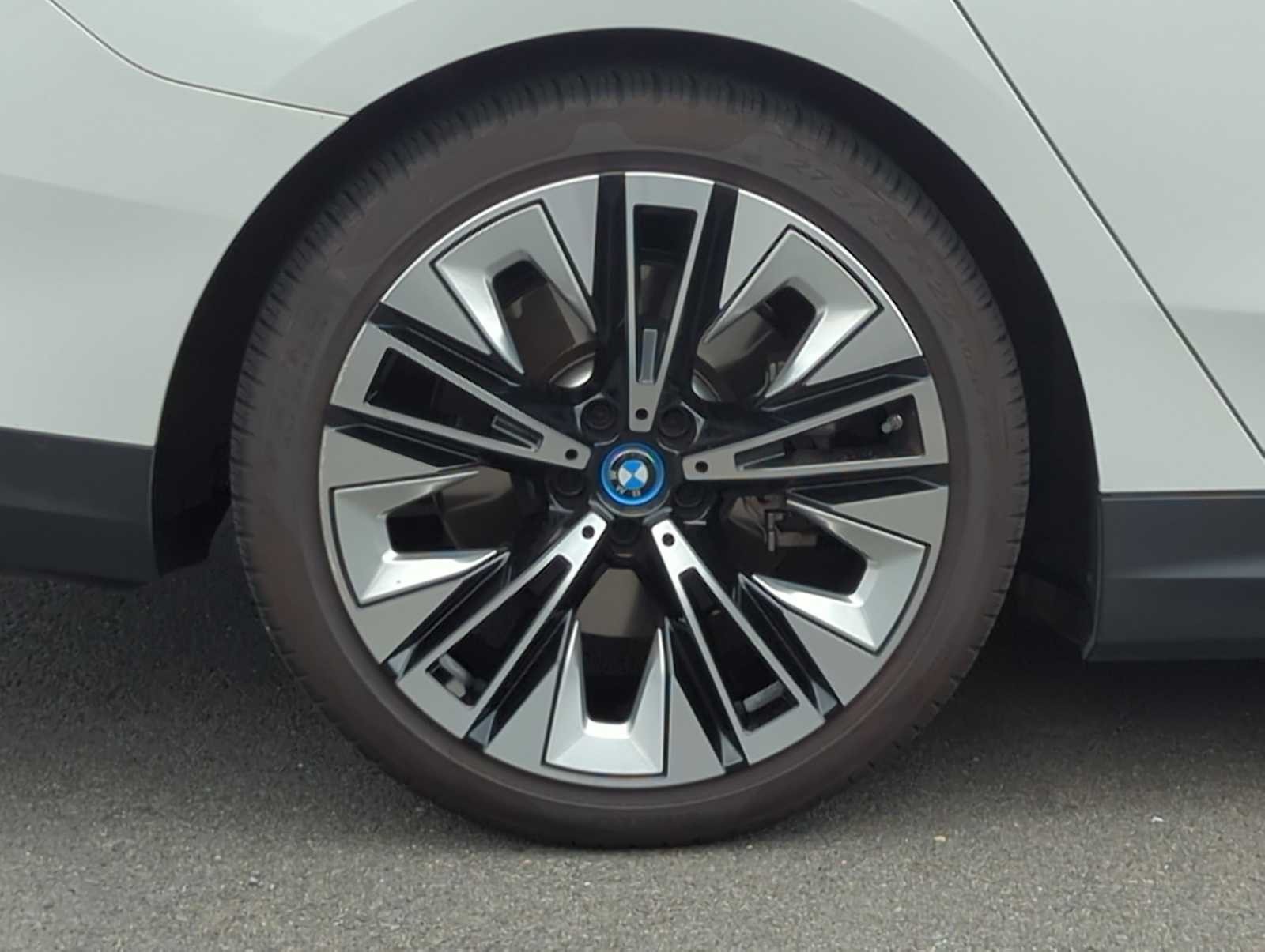 Thumbnail: 2024 BMW i5 - 13