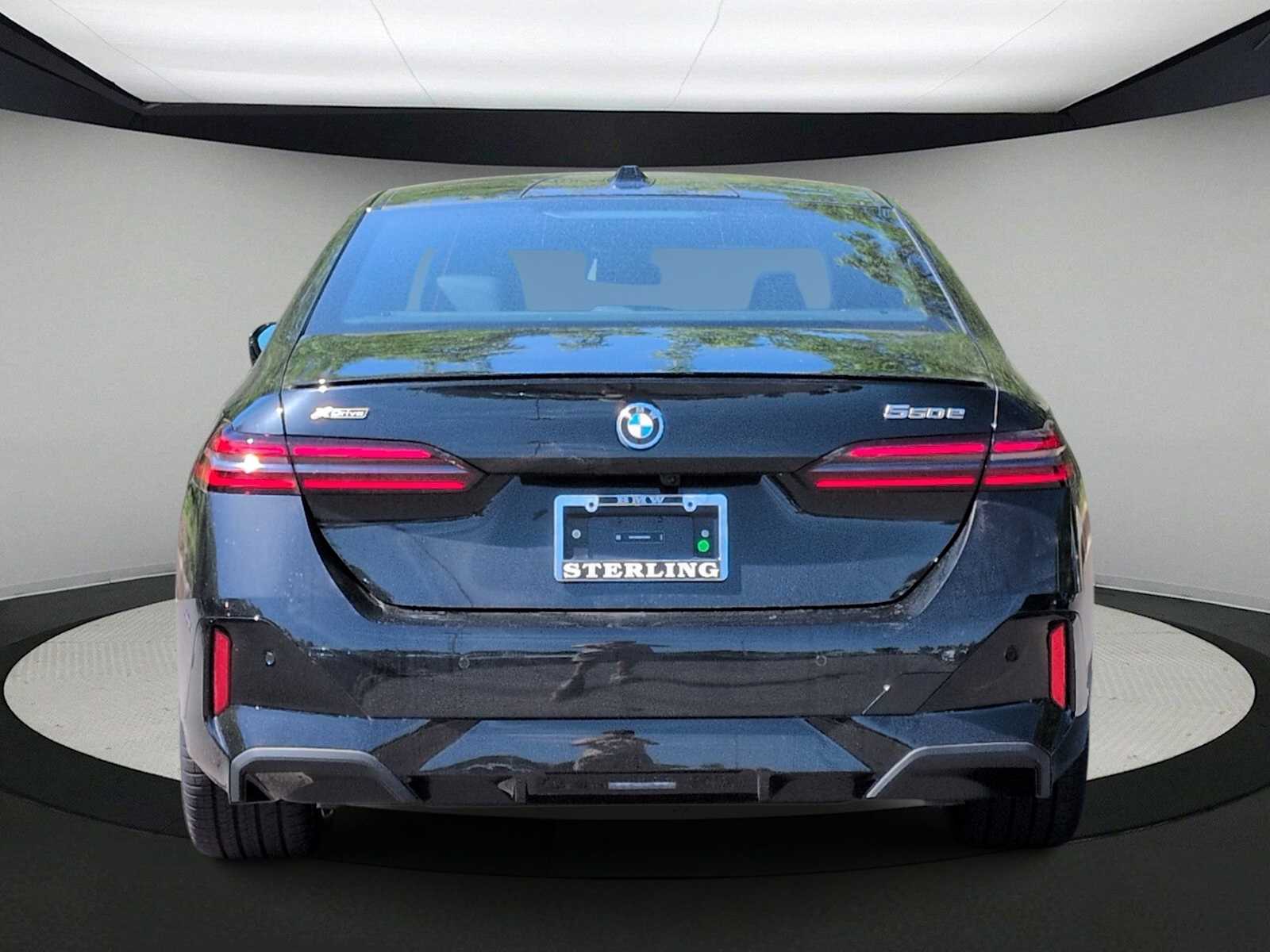 Thumbnail: 2027 BMW 5 Series - 7
