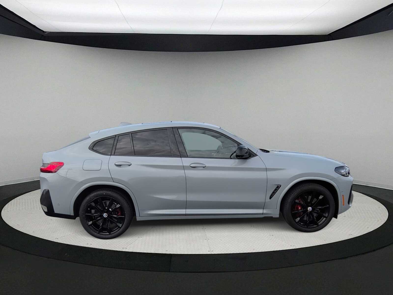 Thumbnail: 2023 BMW X4 - 9