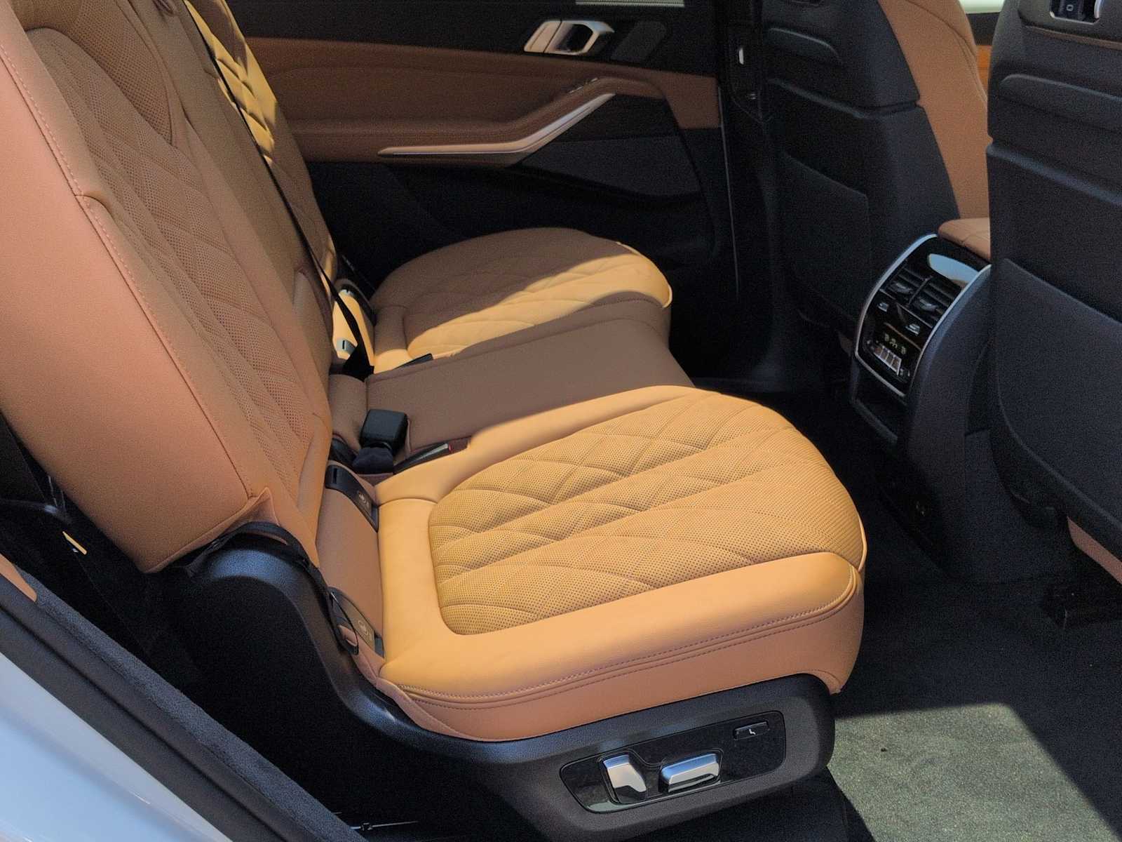 Thumbnail: 2027 BMW X7 - 22