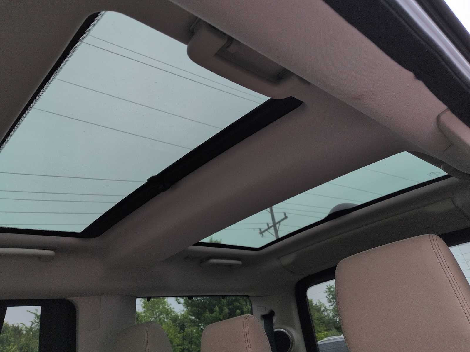 Thumbnail: 2014 Land Rover LR4 - 23