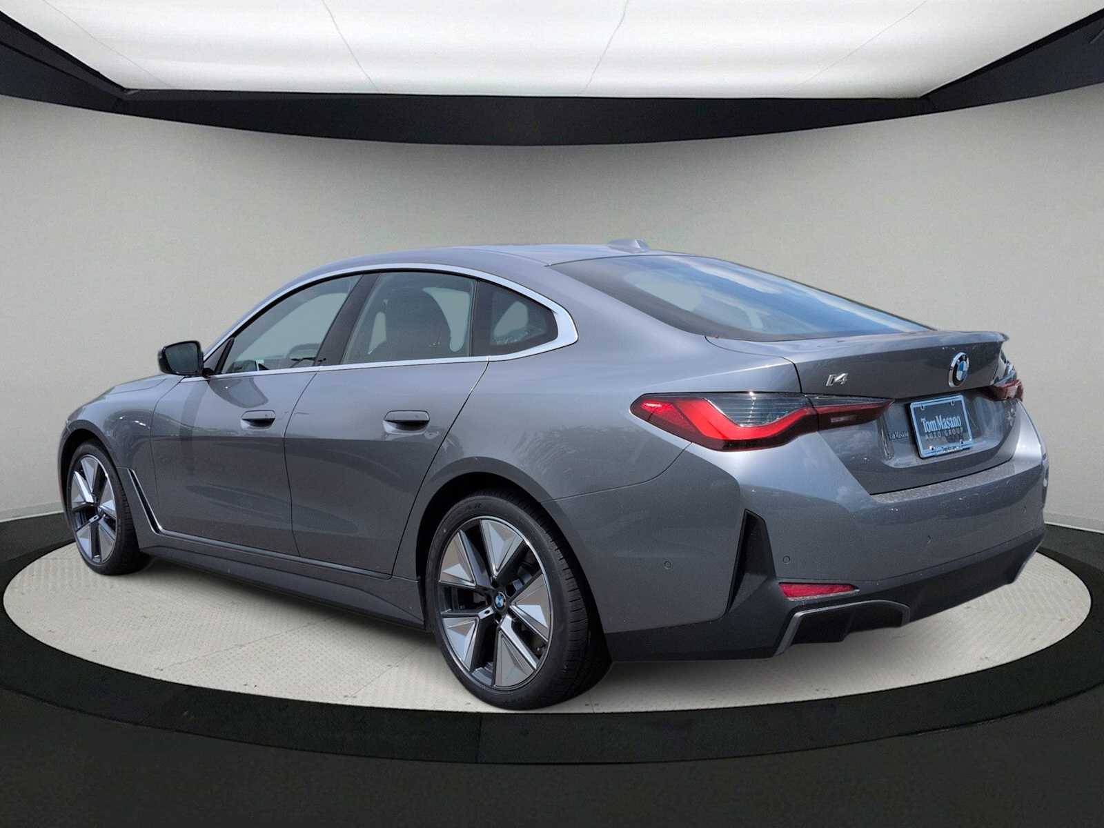 Thumbnail: 2026 BMW i4 - 6