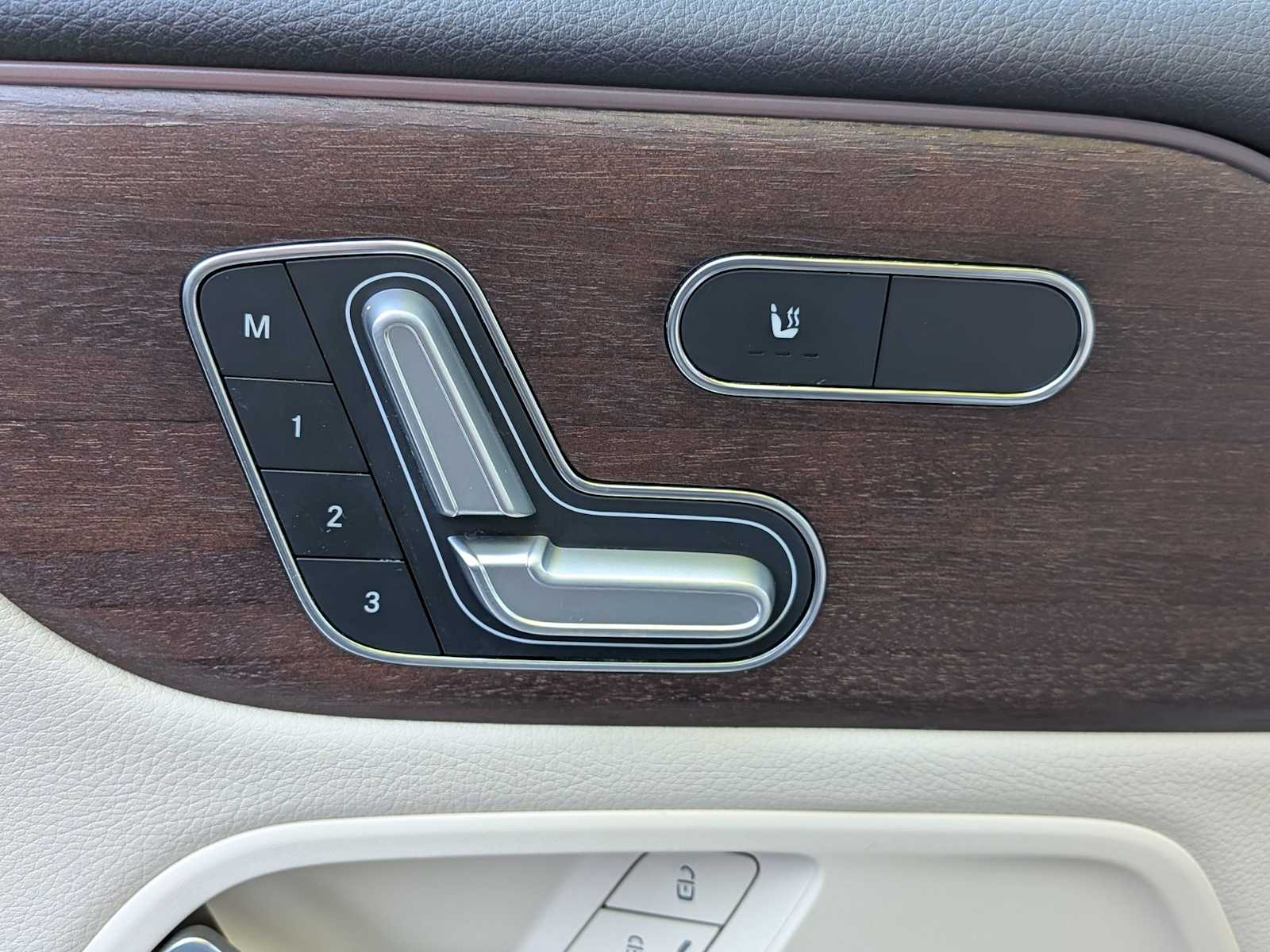 Thumbnail: 2020 Mercedes-Benz GLB - 18